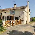 Le Jardin De Rose 24 Feuillebert 86700 Bed & Breakfast