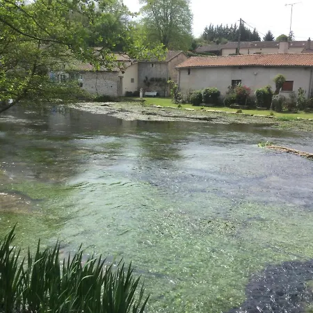 Le Jardin De Rose 24 Feuillebert 86700 *