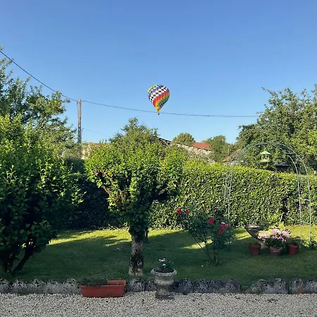 Le Jardin De Rose 24 Feuillebert 86700 Bed and Breakfast 3*